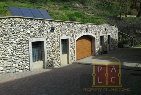 lake como villa parking