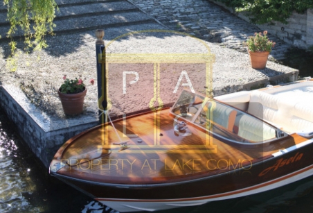 lake como villa boat house