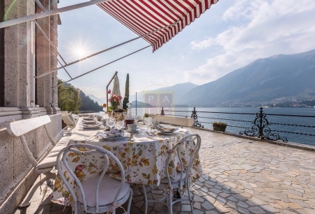 breakfast on the terrace in Bellagio